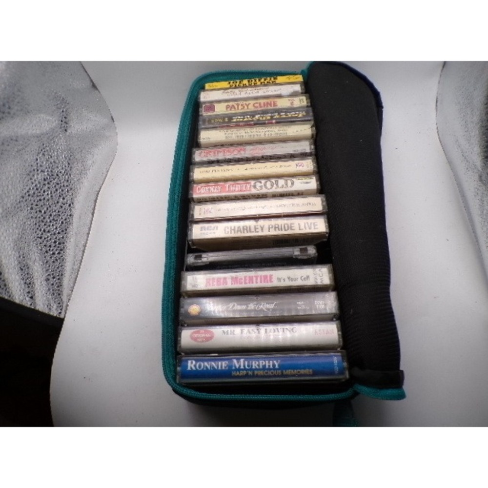 Vintage Country‎ Music Cassette Tape Lot 15 Tapes Patsy Cline Case Logic Holder